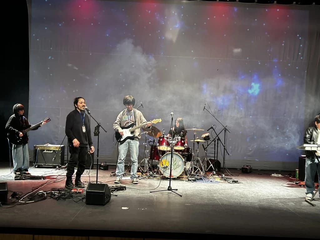 Banda en escenario
